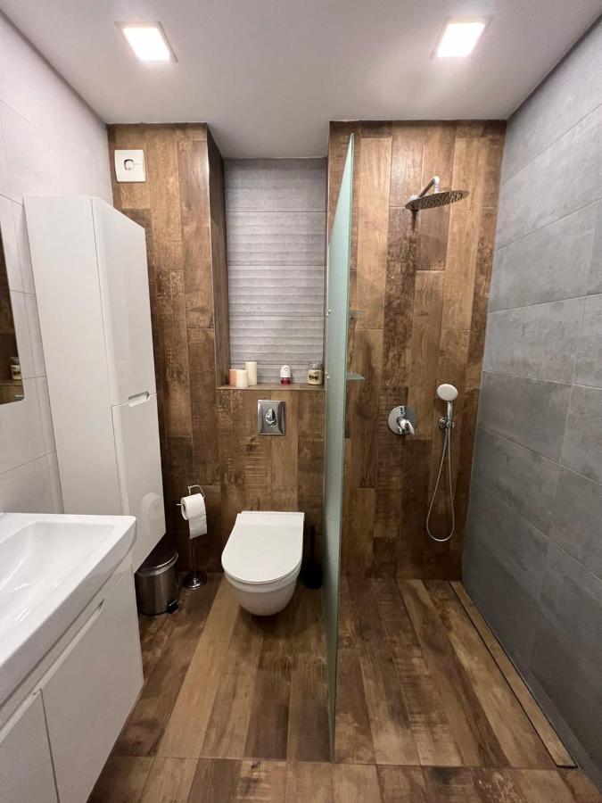 Johannesburg Spacious Family W Free Parking And Playground Apartment Sofia