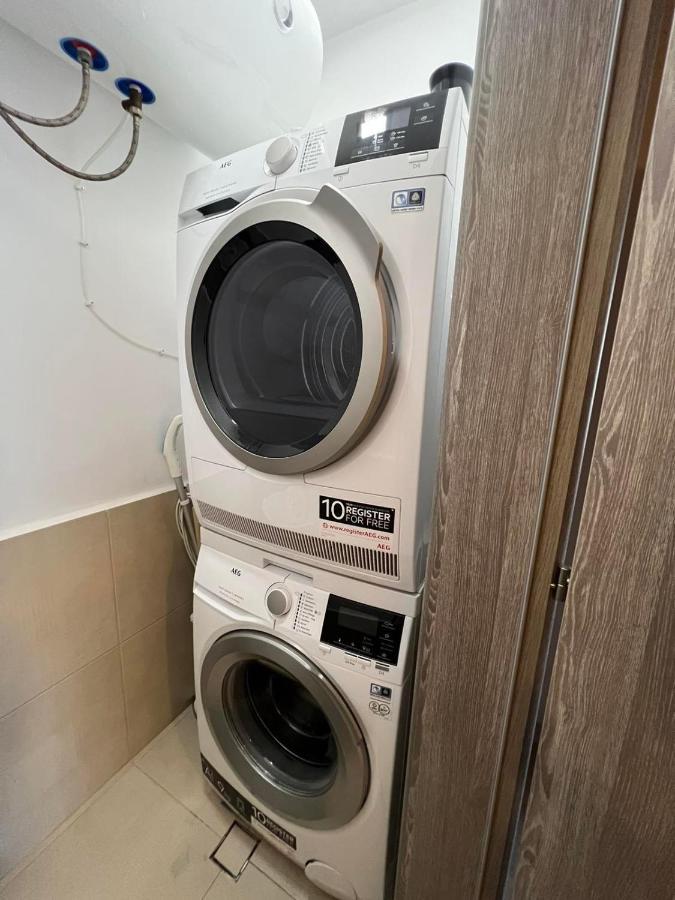 Johannesburg Spacious Family W Free Parking And Playground Apartment Sofia