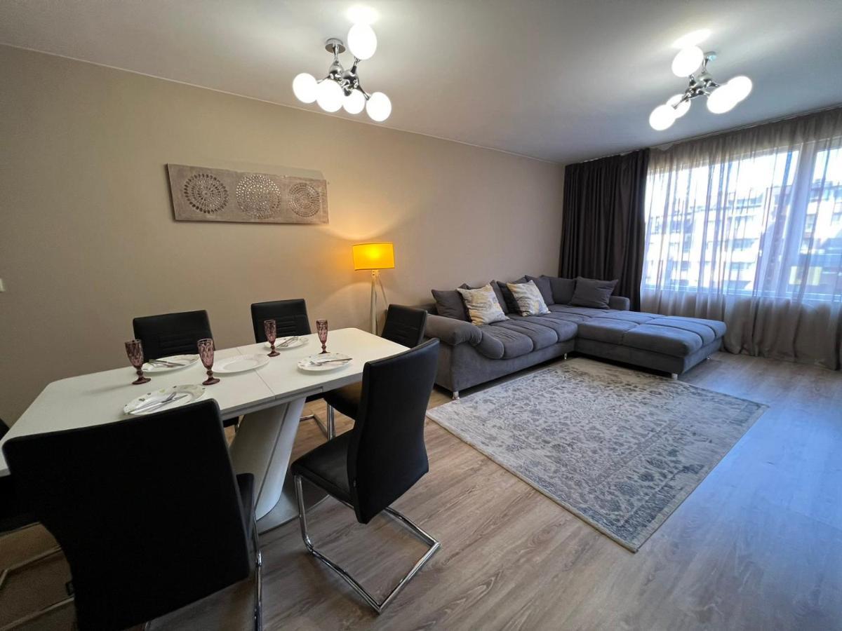 Apartment Johannesburg Spacious Family W Free Parking And Playground *