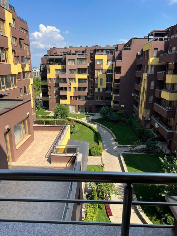 Johannesburg Spacious Family W Free Parking And Playground Apartament Sofia